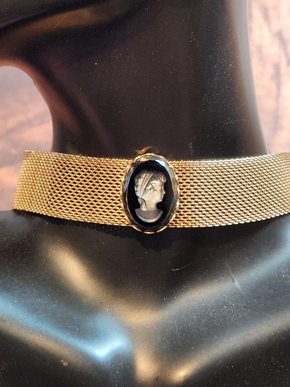 Vintage Gold Tone Mesh Choker Necklace w/ Cameo Pendant  Adjustable